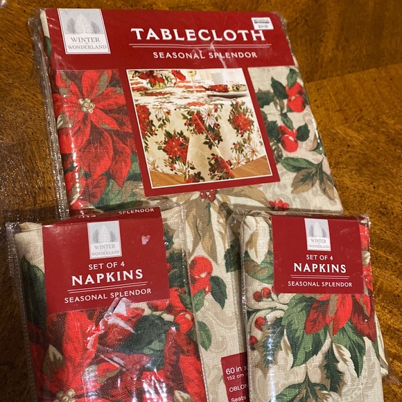 HOLIDAY TABLECLOTH W NAPKINS, 60x120, new in box, 8 matching napkins - Picture 2 of 6